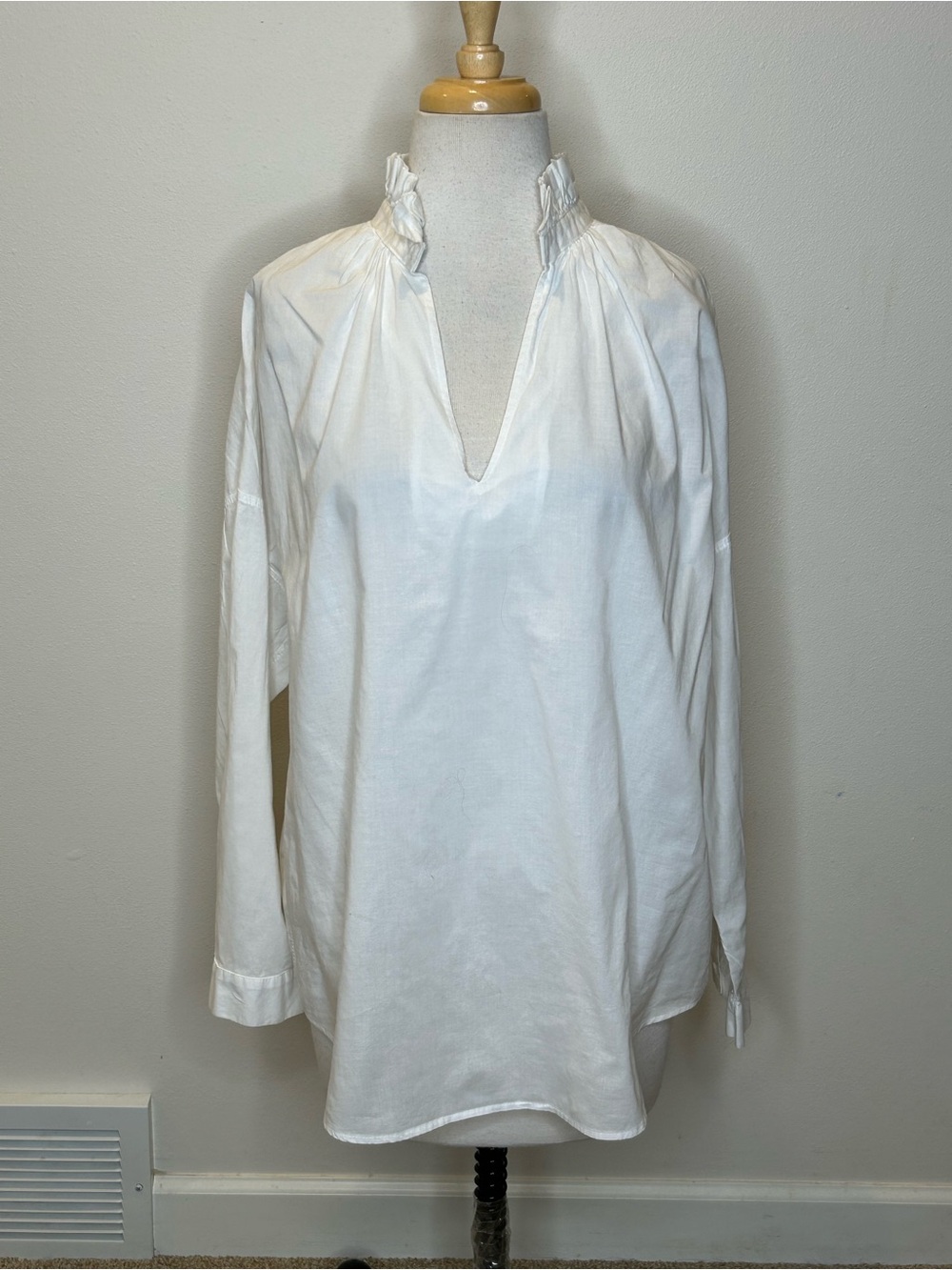 A Shirt Thing White Ruffled V-Neck Long-Sleeve Tunic Top Size M Penelope Cabo